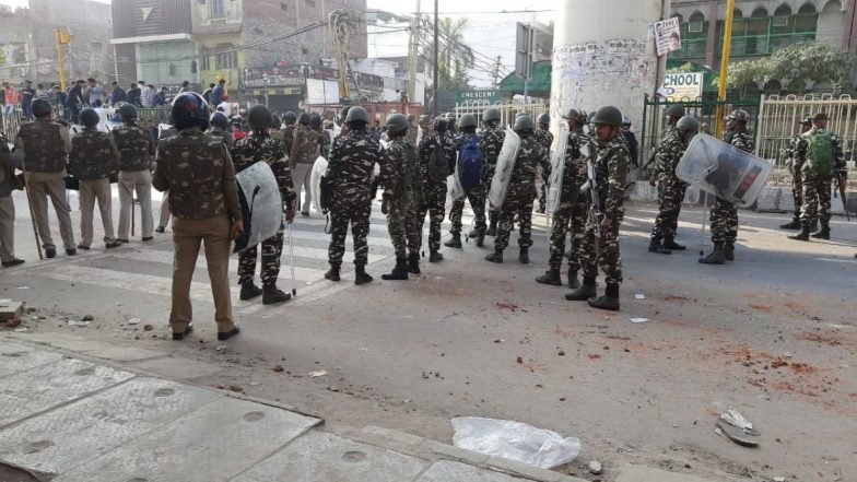 दिल्ली हिंसा: रात भर जागकर पहरा दे रहे हैं हिंसाग्रस्त क्षेत्रों के लोग