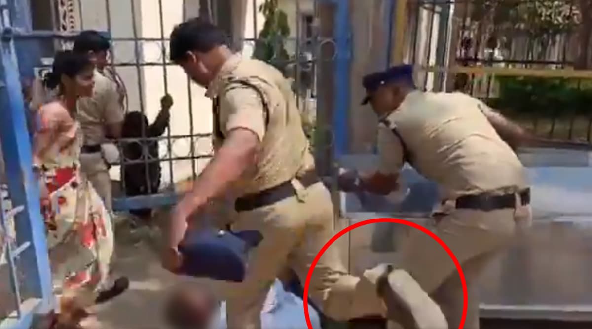 शर्मनाक! तेलंगाना पुलिस की हैवानियत, लड़की के शव के पास बिलखते पिता को मारी लात, वीडियो वायरल शर्मनाक! तेलंगाना पुलिस की हैवानियत, लड़की के शव के पास बिलखते पिता को मारी लात, वीडियो वायरल