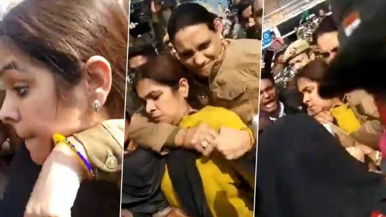 शाहीन बाग: बुर्के में कैमरा छिपाकर विरोध प्रदर्शन में पहुंची राइट विंग यूट्यूबर गुंजा कपूर, प्रदर्शनकारियों ने किया पुलिस के हवाले; देखें वीडियो