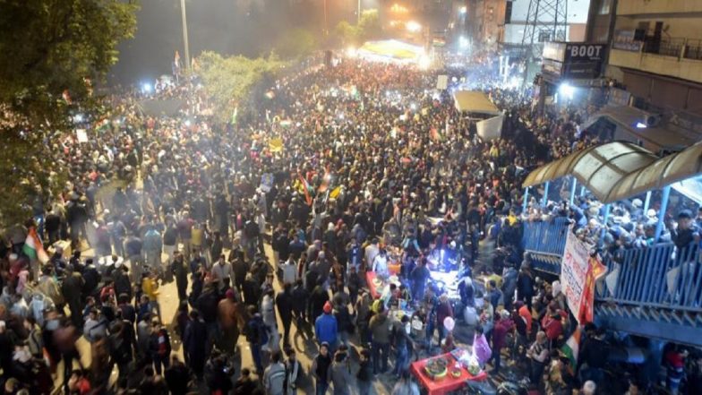 CAA-NRC Protest: जामिया के बाद शाहीन बाग में एक शख्स ने की फायरिंग, पुलिस ने कपिल गुर्जर नामक आरोपी को पकड़ा