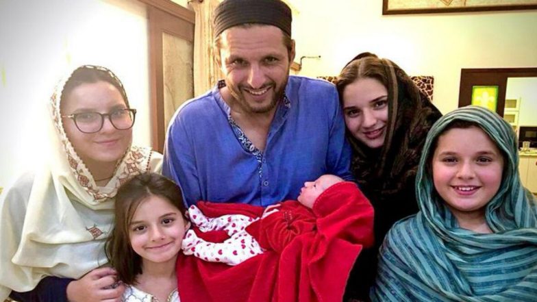 पाकिस्तान के पूर्व क्रिकेटर शाहिद अफरीदी बने 5वीं बेटी के पिता, खूबसूरत तस्वीर शेयर कर दी जानकारी, आप भी देखें