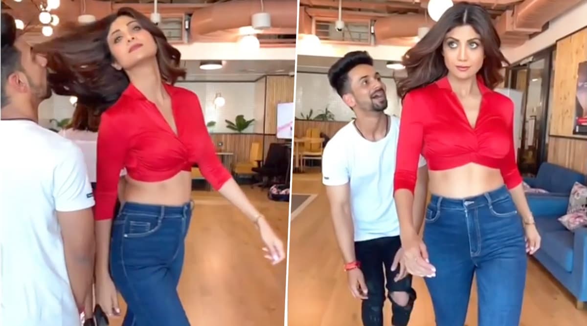 शिल्पा शेट्टी ने शेयर किया नया TikTok Video, 'चुरा के दिल मेरा' सॉन्ग पर दिखाया अपने बालों का स्वैग, आप भी देखें शिल्पा शेट्टी ने शेयर किया नया TikTok Video, 'चुरा के दिल मेरा' सॉन्ग पर दिखाया अपने बालों का स्वैग, आप भी देखें
