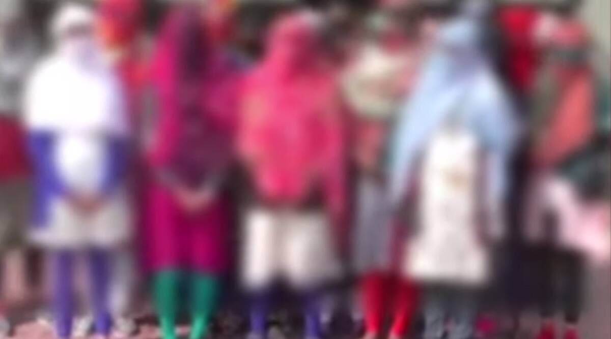 गुजरात: भुज में वार्डन की शिकायत पर प्रिंसिपल ने छात्राओं के उतरवाए अंडरगारमेंट, पीरियड के दौरान मंदिर और किचन में जाने का लगाया आरोप गुजरात: भुज में वार्डन की शिकायत पर प्रिंसिपल ने छात्राओं के उतरवाए अंडरगारमेंट, पीरियड के दौरान मंदिर और किचन में जाने का लगाया आरोप