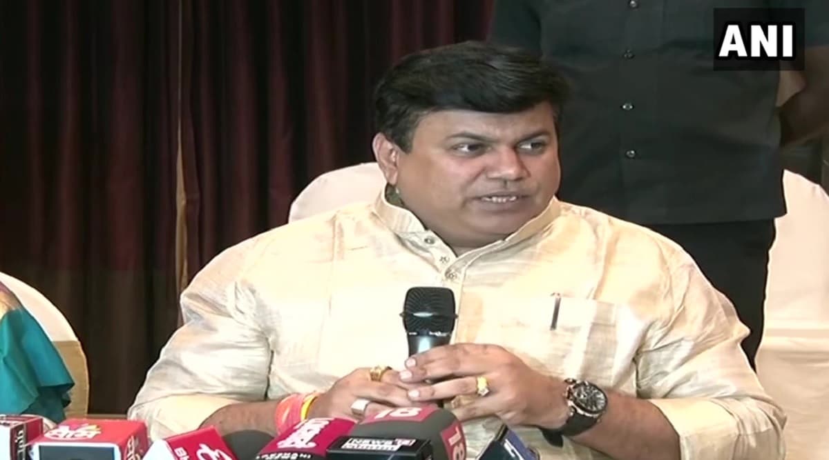 राष्ट्रगान गाना महाराष्ट्र के सभी कॉलेजों में 19 फरवरी से अनिवार्य: मंत्री उदय सामंत राष्ट्रगान गाना महाराष्ट्र के सभी कॉलेजों में 19 फरवरी से अनिवार्य: मंत्री उदय सामंत
