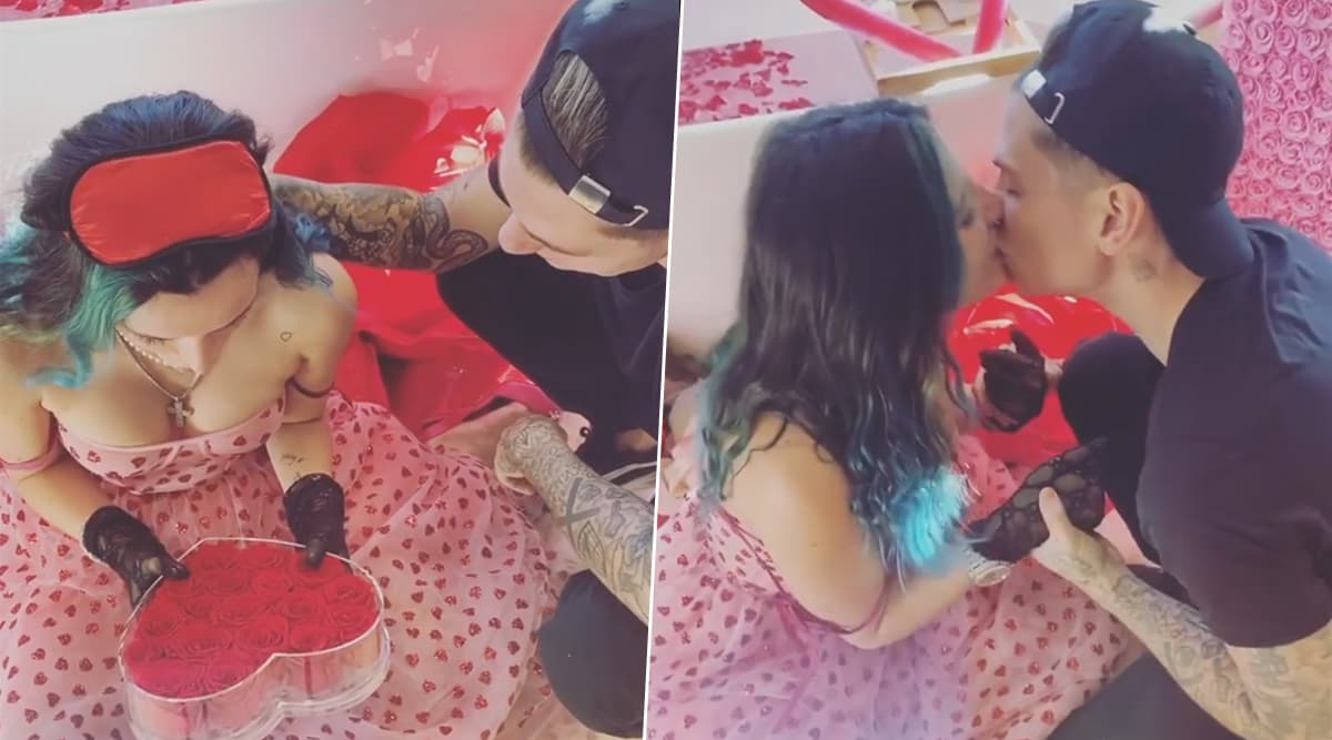 Valentine's Day Special Hot Video: अमेरिकी एक्ट्रेस Bella Thorne ने बॉयफ्रेंड को Kiss करके मनाया वैलेंटाइन्स डे, देखें Video Valentine's Day Special Hot Video: अमेरिकी एक्ट्रेस Bella Thorne ने बॉयफ्रेंड को Kiss करके मनाया वैलेंटाइन्स डे, देखें Video