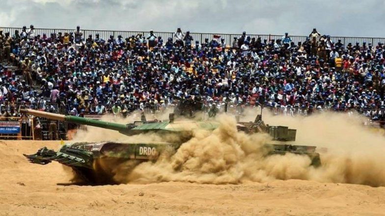 Defence Expo 2020: आम लोगों के लिए खुले डिफेंस एक्सपो के दरवाजे, उमड़ी भीड़