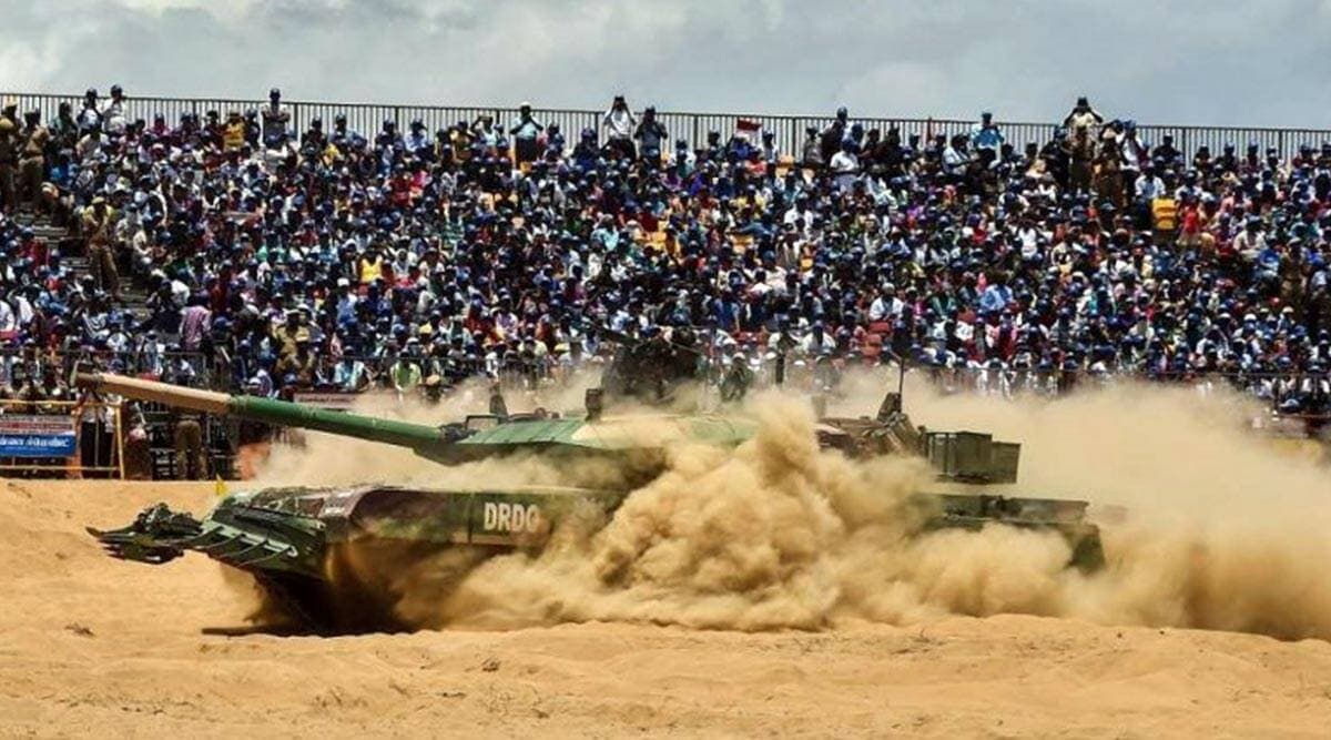 Defence Expo 2020: आम लोगों के लिए खुले डिफेंस एक्सपो के दरवाजे, उमड़ी भीड़