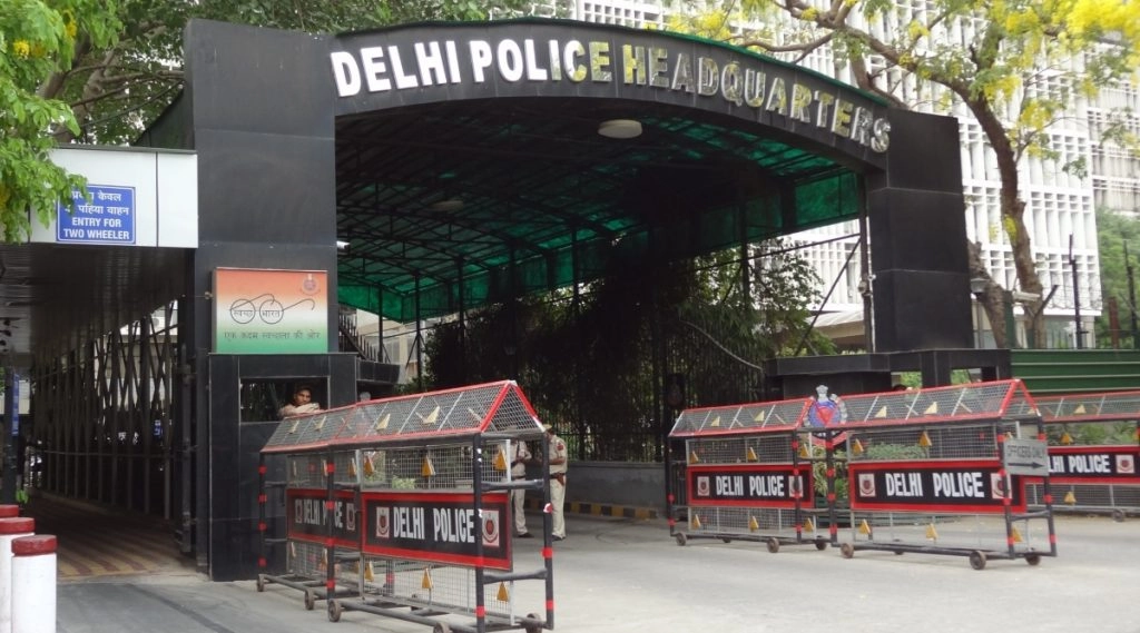 दक्षिण दिल्ली में पुलिसकर्मियों ने व्यक्ति की पिटायी की, वीडियो वायरल