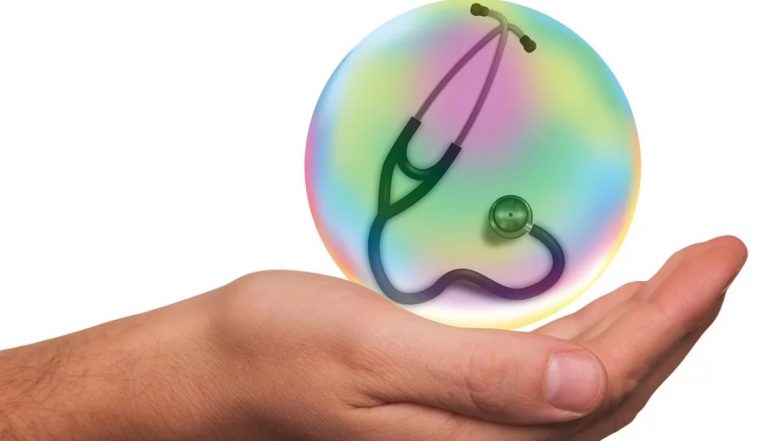 कोरोना वायरस से कितनी सुरक्षा प्रदान करती है आपकी हेल्थ इंश्योरेंस पॉलिसी?