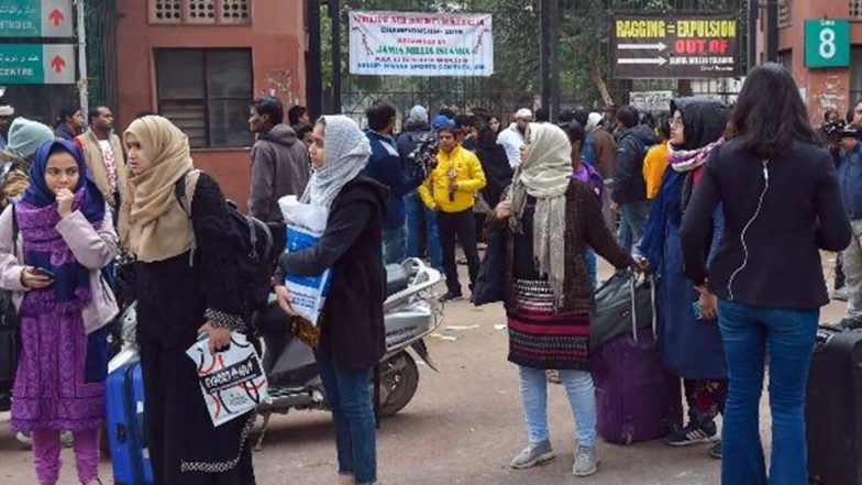 जामिया में फायरिंग के बाद दहशत का माहौल, छात्रों ने खुद उठाया सुरक्षा का जिम्मा- खुद ही कर रहे चेकिंग