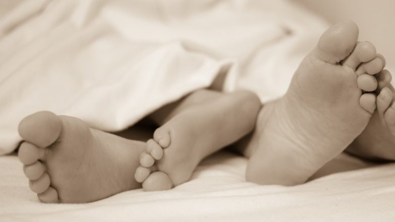 सुहागरात की सेज पर केसर-पिस्ता दूध का राज! जानें क्यों पिलाती है वधु इस रात पति को दूध!