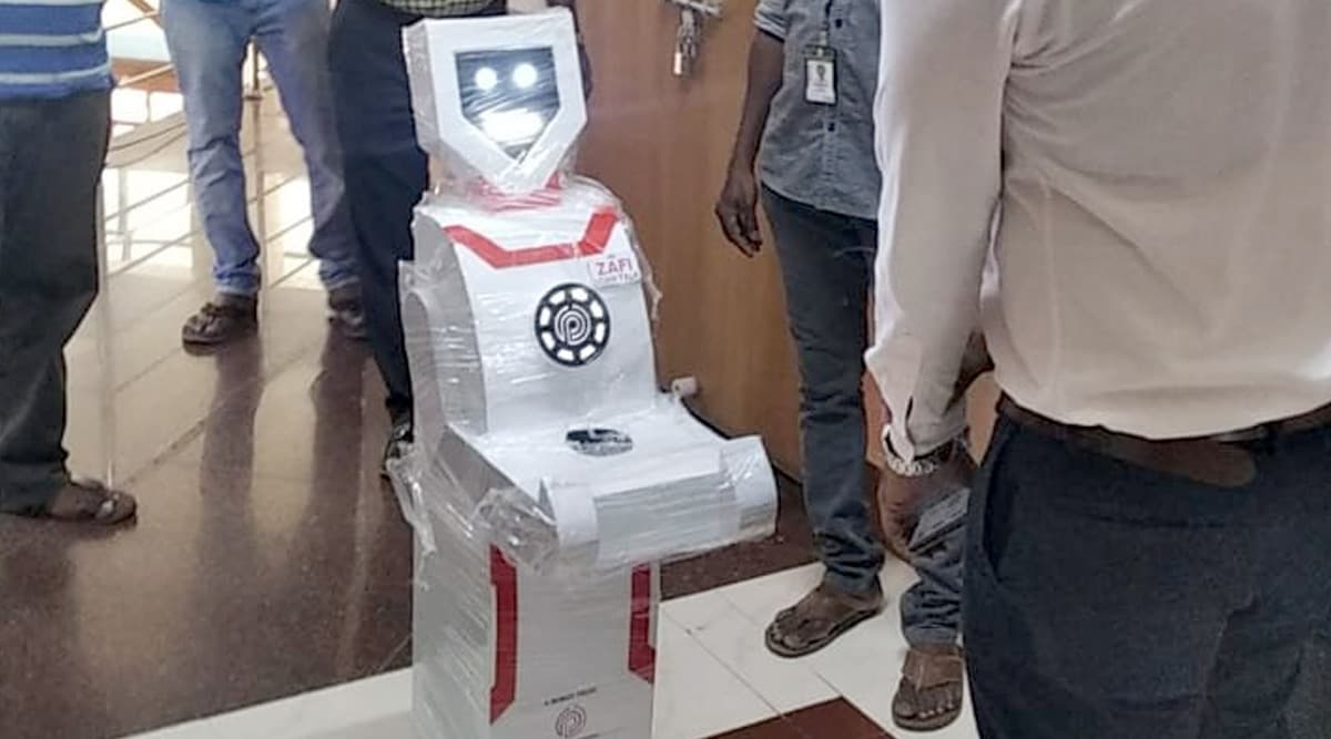 कोरोना पीड़ितों के इलाज में डॉक्टर्स की मदद करेंगे ये ह्यूमनॉयड रोबोट, तमिलनाडु की सॉफ्टवेयर कंपनी ने किए दान कोरोना पीड़ितों के इलाज में डॉक्टर्स की मदद करेंगे ये ह्यूमनॉयड रोबोट, तमिलनाडु की सॉफ्टवेयर कंपनी ने किए दान