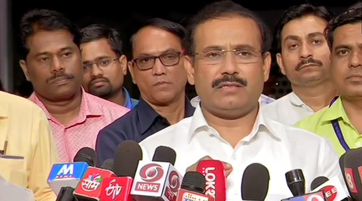 कोरोना वायरस का कहर: महाराष्ट्र का सबसे बुरा हाल, COVID-19 के मरीजो की संख्या बढ़कर हुई 52 कोरोना वायरस का कहर: महाराष्ट्र का सबसे बुरा हाल, COVID-19 के मरीजो की संख्या बढ़कर हुई 52