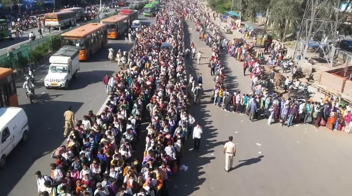 दिल्ली: लॉकडाउन के दौरान आनंद विहार बस स्टैंड पर जमी भीड़, घर जाने को उमड़े हजारों लोग- देखें VIDEO दिल्ली: लॉकडाउन के दौरान आनंद विहार बस स्टैंड पर जमी भीड़, घर जाने को उमड़े हजारों लोग- देखें VIDEO