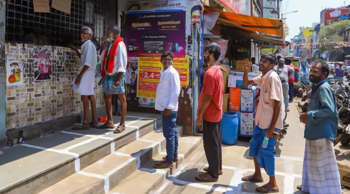 Coronavirus: लॉकडाउन के दौरान भी केरल में शराबियों को मिलेगी शराब, लेकिन दिखाना होगा डॉक्टर का लिखित पर्चा Coronavirus: लॉकडाउन के दौरान भी केरल में शराबियों को मिलेगी शराब, लेकिन दिखाना होगा डॉक्टर का लिखित पर्चा