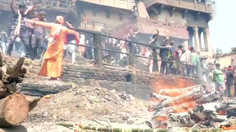 Holi 2020: वाराणसी में धूमधाम से मनाई गई 'चिता भस्म' होली, देखें VIDEO