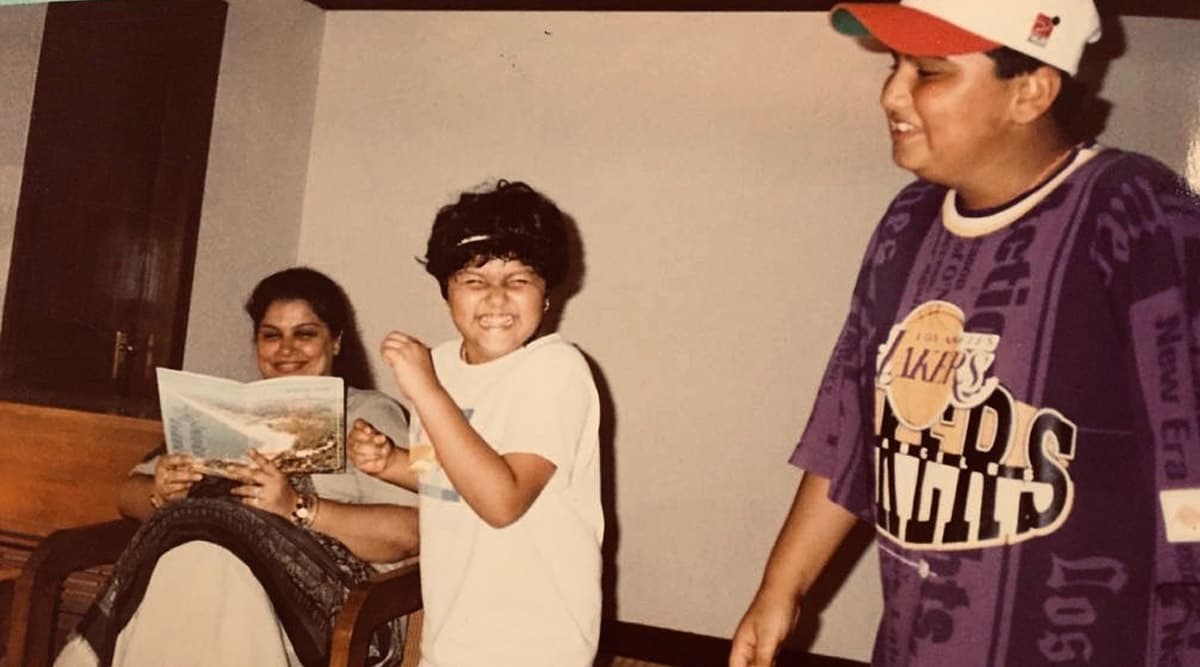 अर्जुन कपूर अपनी मां को याद करके हुए इमोशनल, बचपन की फोटो शेयर करके जताया इस बात का दुख अर्जुन कपूर अपनी मां को याद करके हुए इमोशनल, बचपन की फोटो शेयर करके जताया इस बात का दुख