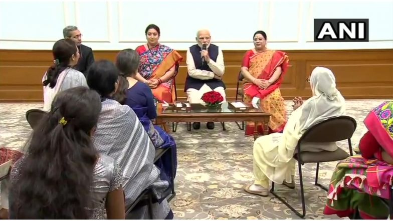 International Women's Day 2020: महिला दिवस के खास अवसर पर PM मोदी नारी शक्ति पुरस्कार से सम्मानित महिलाओं से कर रहे हैं बात, लोग सुना रही हैं अपनी दस्ता