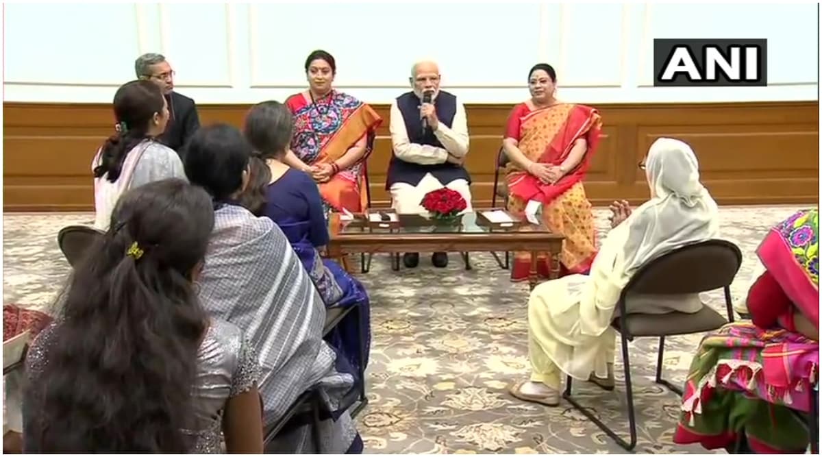 International Women's Day 2020: महिला दिवस के खास अवसर पर PM मोदी नारी शक्ति पुरस्कार से सम्मानित महिलाओं से कर रहे हैं बात, लोग सुना रही हैं अपनी दस्ता