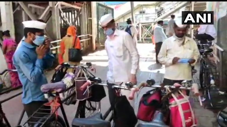Mumbai: 61 डब्बावालों को मुफ्त स्कूटर देने के नाम पर लोन फ्रॉड, मुंबई पुलिस ने एक आरोपी को पकड़ा