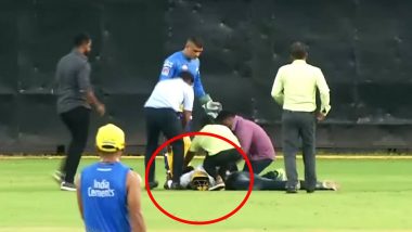 IPL 2020: धोनी का पैर छूने के लिए CSK के प्रैक्टिस मैच में घुसा फैन, देखें वीडियो