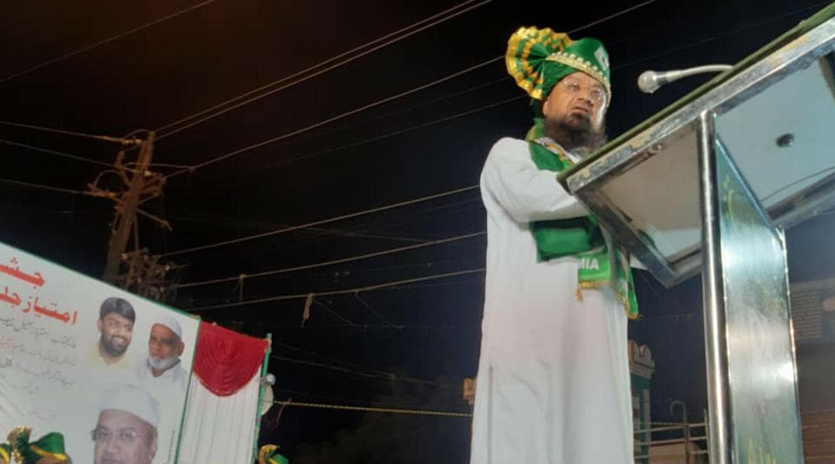 नासिक: AIMIM के विधायक मुफ्ती इस्माईल ने समर्थकों के साथ मिलकर डॉक्टर के साथ की बदसलूकी, पुलिस ने किया अरेस्ट नासिक: AIMIM के विधायक मुफ्ती इस्माईल ने समर्थकों के साथ मिलकर डॉक्टर के साथ की बदसलूकी, पुलिस ने किया अरेस्ट