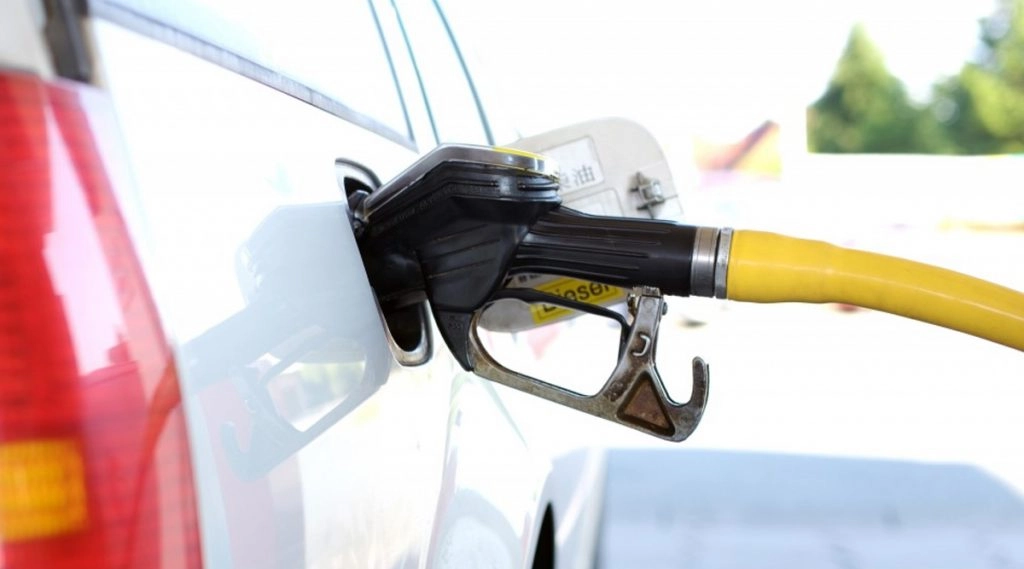 पेट्रोल, डीजल के दाम फिर स्थिर, कच्चे तेल में तेजी के साथ कारोबार