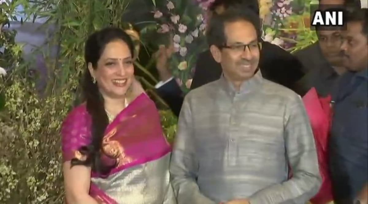 शिवसेना के मुखपत्र सामना की नई संपादक बनीं रश्मि ठाकरे, उद्धव के सीएम बनने के बाद से रिक्त था यह पद शिवसेना के मुखपत्र सामना की नई संपादक बनीं रश्मि ठाकरे, उद्धव के सीएम बनने के बाद से रिक्त था यह पद