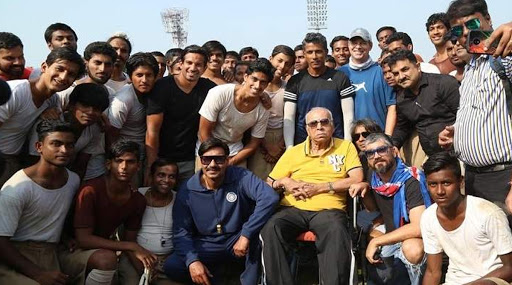 भारतीय फुटबॉलर पीके बनर्जी के निधन पर अजय देवगन हुए भावुक, सोशल मीडिया पर साझा किए यादगार पल