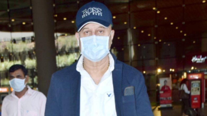 Coronavirus Outbreak: फेस मास्क पहनकर अमेरिका से लौटे अनुपम खेर, अब रहेंगे आइसोलेशन में