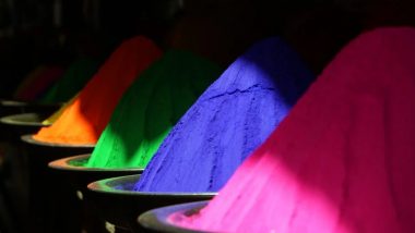 Holi 2020: होली पर केमिकल युक्त रंगों से खेलना त्वचा को पहुंचा सकता है नुकसान, ऐसे करें बचाव