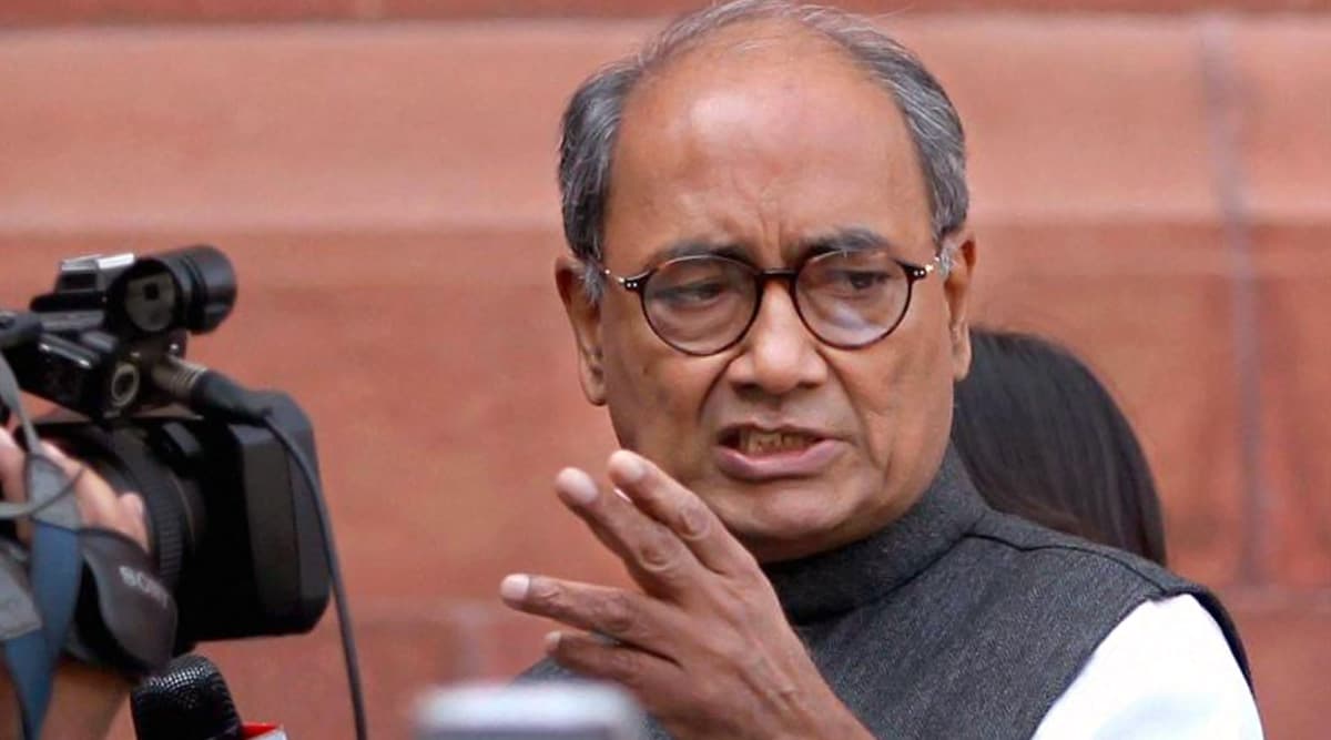 कांग्रेस के बागी विधायकों ने दिया दिग्विजय सिंह को झटका, मिलने से किया इनकार कांग्रेस के बागी विधायकों ने दिया दिग्विजय सिंह को झटका, मिलने से किया इनकार
