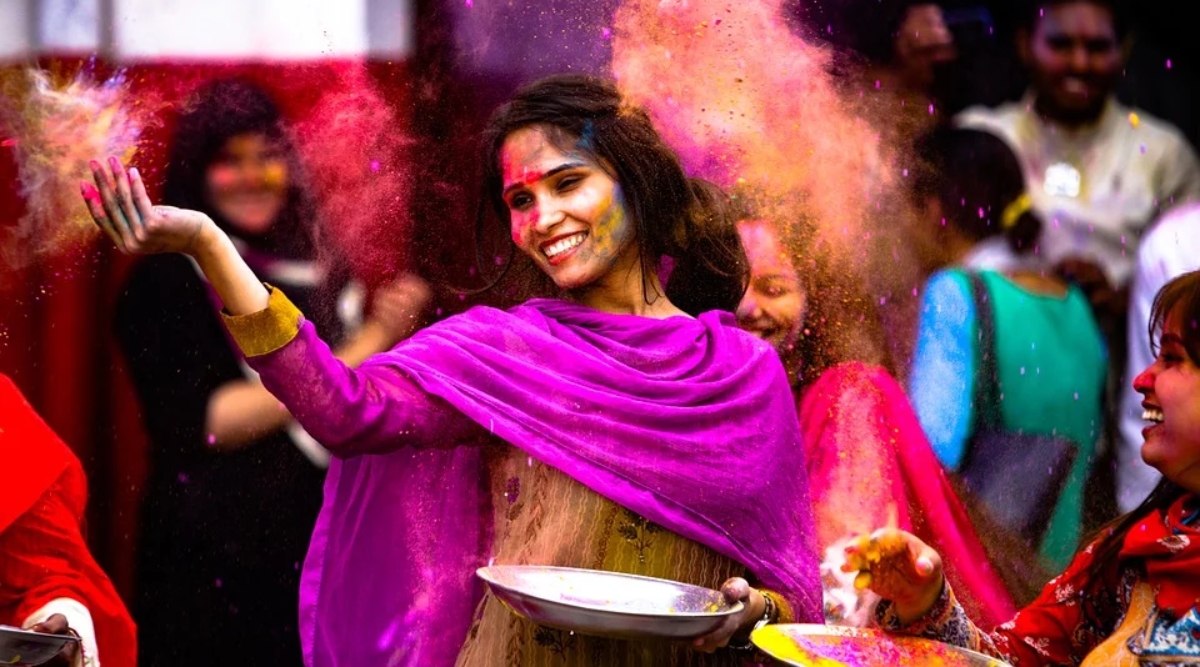 Holi 2020: गोरखपुर में रंगों का उल्लास ...