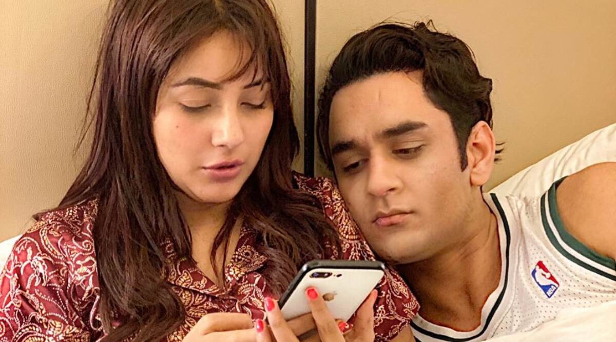 विकास गुप्ता से हुई बहस के बाद शहनाज गिल ने सोशल मीडिया पर उन्हें किया अनफॉलो विकास गुप्ता से हुई बहस के बाद शहनाज गिल ने सोशल मीडिया पर उन्हें किया अनफॉलो
