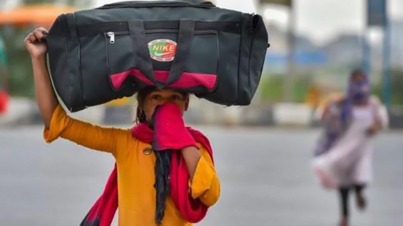 कोरोना की वजह से लॉकडाउन: पलायन कर रहे मजदूरों को राहत देने का प्लान बना रही है सरकार, खाने और रहने का कर सकती है इंतजाम