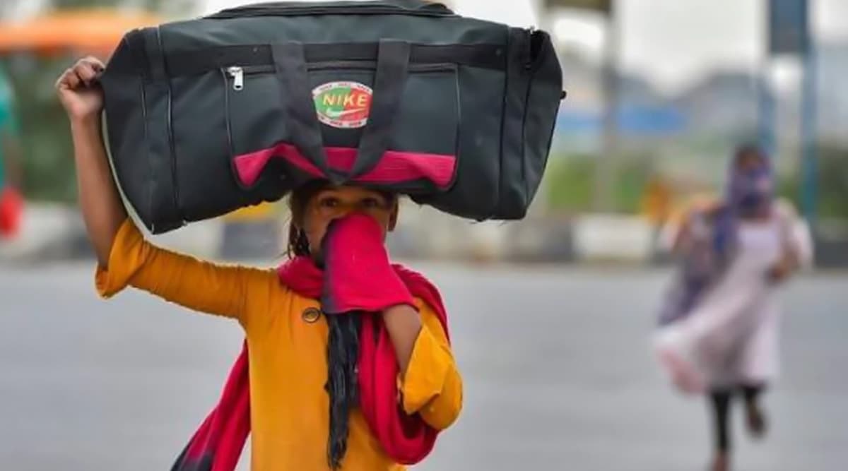 कोरोना की वजह से लॉकडाउन: पलायन कर रहे मजदूरों को राहत देने का प्लान बना रही है सरकार, खाने और रहने का कर सकती है इंतजाम कोरोना की वजह से लॉकडाउन: पलायन कर रहे मजदूरों को राहत देने का प्लान बना रही है सरकार, खाने और रहने का कर सकती है इंतजाम