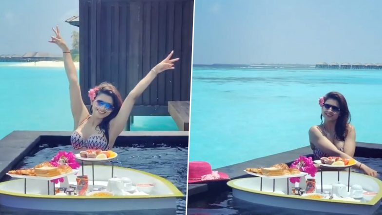 Urvashi Rautela Hot Video: स्विमिंग पूल में मस्ती करती पूर्व ब्यूटी क्वीन उर्वशी रौतेला का वीडियो इंटरनेट पर बढ़ा रहा है गर्मी