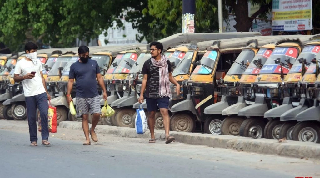 महाराष्ट्र में कल से जरूरी सेवाएं छोड़ सभी सेवाओं पर रोक, लगेगा कर्फ्यू 