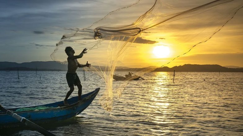 Karnataka: भारतीय तट रक्षक बल ने 10 मछुआरों के बचाया, मैंगलोर पोत पर फंसी नौका से किया गया रेस्क्यू