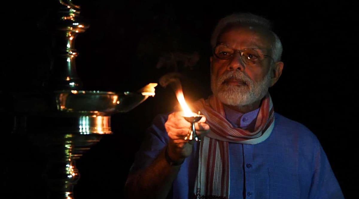 प्रधानमंत्री मोदी ने कोरोना के अंधकार को दूर करने के लिए जलाए दीये, देखें तस्वीरें प्रधानमंत्री मोदी ने कोरोना के अंधकार को दूर करने के लिए जलाए दीये, देखें तस्वीरें