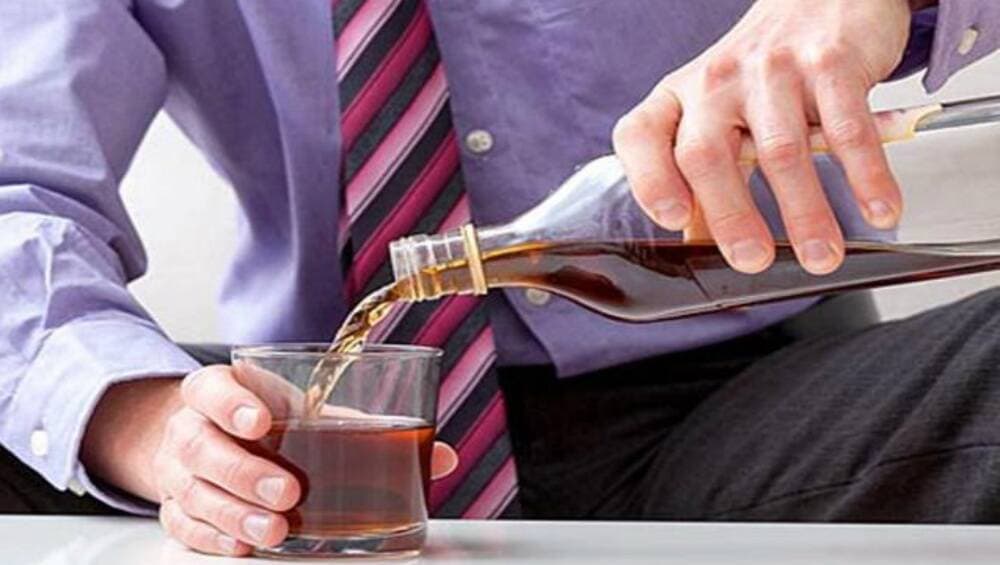 सावधान! कोरोना वायरस प्रकोप के बीच अत्यधिक शराब का सेवन आपके इम्यून सिस्टम को कर सकता है कमजोर: अध्ययन सावधान! कोरोना वायरस प्रकोप के बीच अत्यधिक शराब का सेवन आपके इम्यून सिस्टम को कर सकता है कमजोर: अध्ययन