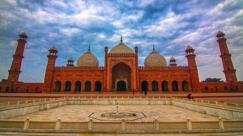 Ramadan 2020: लॉकडाउन को लेकर लापरवाह पाकिस्तान की इमरान सरकार, कोरोना संकट के बावजूद रमजान में खुली रहेंगी मस्जिदें