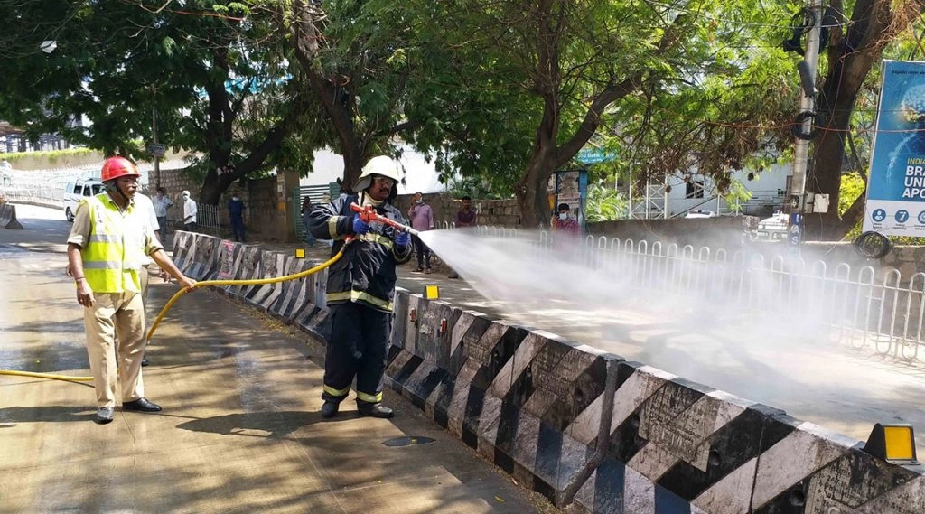 दिल्ली के 11 जिलों में कंटेनमेंट जोन की संख्‍या 1,438 तक हो गई है.