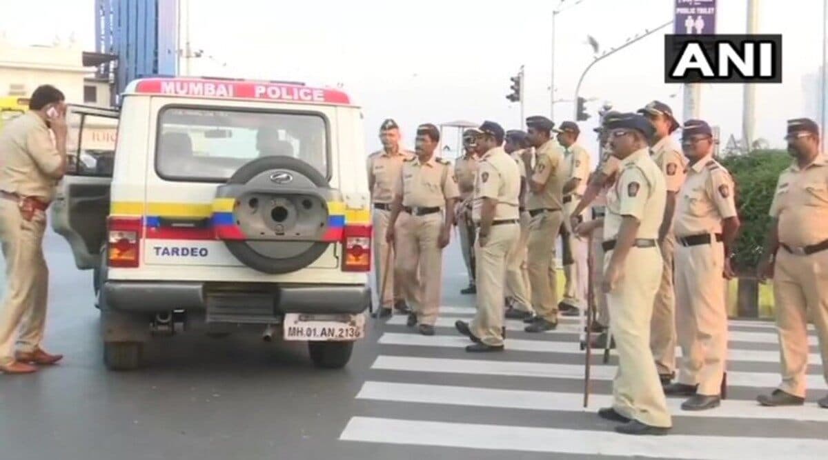 कोरोना को लेकर मुंबई पुलिस का फरमान, अफवाह फैलाने वाले लोगों के साथ ही Whatsapp एडमिन के खिलाफ होगी कड़ी कार्रवाई कोरोना को लेकर मुंबई पुलिस का फरमान, अफवाह फैलाने वाले लोगों के साथ ही Whatsapp एडमिन के खिलाफ होगी कड़ी कार्रवाई