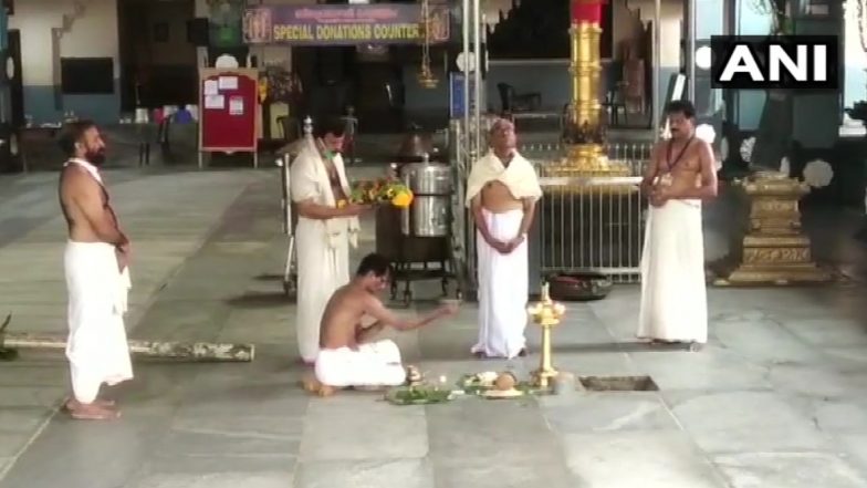 केरल: श्रद्धालुओं की गैर-मौजूदगी में मनाया जाएगा 7 दिवसीय त्रिशूर पूरम उत्सव, लॉकडाउन के बीच पुजारियों ने झंडा फहराने की निभाई रस्म