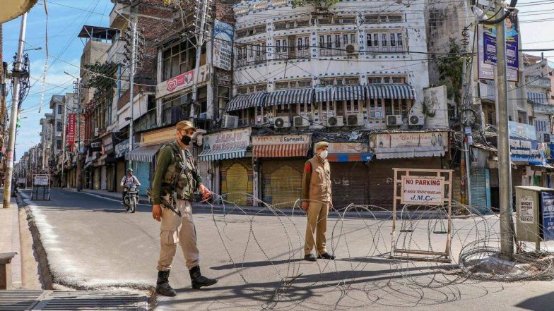 प्रधानमंत्री मोदी के संसदीय क्षेत्र वाराणसी को किया गया पूर्ण लॉकडाउन, कोरोना वायरस का संक्रमण बढ़ा