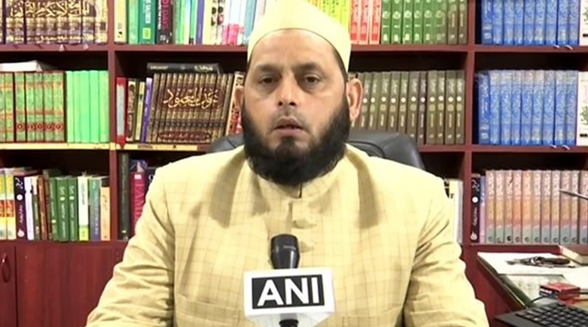 कोरोना संकट के बीच दारुल उलूम फिरंगी महल ने जारी किया फतवा- कोविड-19 का परीक्षण और इलाज सभी के लिए जरूरी कोरोना संकट के बीच दारुल उलूम फिरंगी महल ने जारी किया फतवा- कोविड-19 का परीक्षण और इलाज सभी के लिए जरूरी