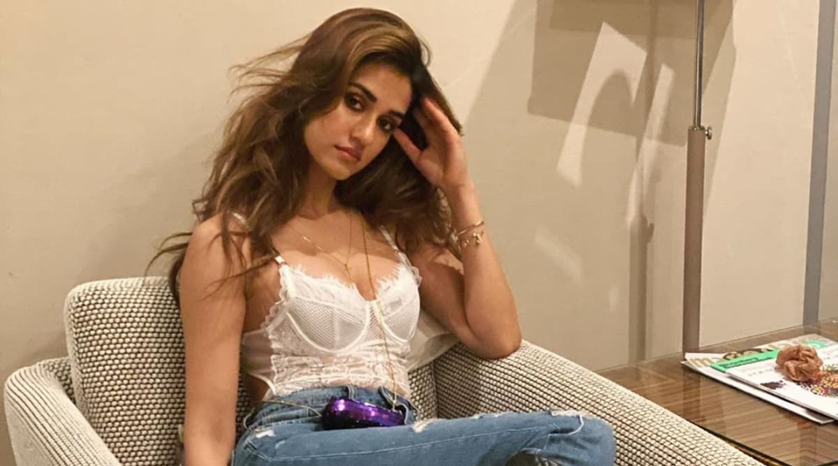 Disha Patani Hot Photo: दिशा पटानी ने सोशल मीडिया पर फिर शेयर की हॉट फोटो, देखकर कोई भी बन जाए दीवाना Disha Patani Hot Photo: दिशा पटानी ने सोशल मीडिया पर फिर शेयर की हॉट फोटो, देखकर कोई भी बन जाए दीवाना