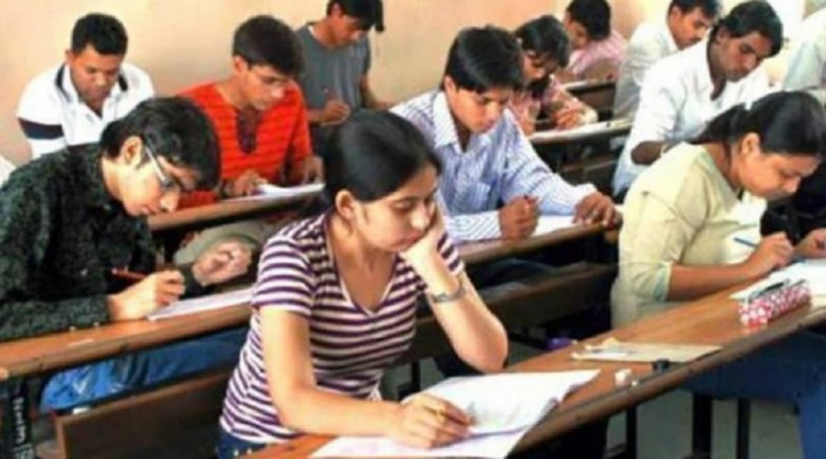 Karnataka SSLC Exam 2020: कोरोना संकट के बीच कल से शुरू होगी एसएसएलसी परीक्षा, सोशल डिस्टेंसिंग के पालन के साथ मास्क पहनना अनिवार्य Karnataka SSLC Exam 2020: कोरोना संकट के बीच कल से शुरू होगी एसएसएलसी परीक्षा, सोशल डिस्टेंसिंग के पालन के साथ मास्क पहनना अनिवार्य