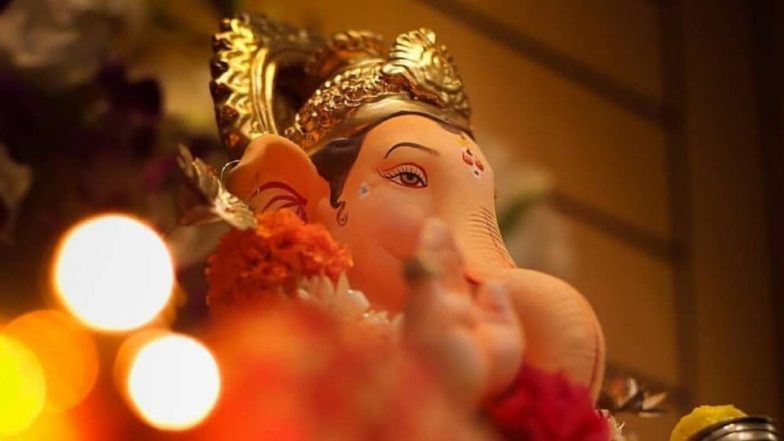 Ganesh Chaturthi 2021: महाराष्ट्र में गणेश चतुर्थी पर पंडालों में दर्शन के लिए नहीं जा सकेंगे लोग, उद्धव सरकार ने मंडलों, आयोजकों से ऑनलाइन, अन्य इलेक्ट्रॉनिक माध्यमों से दर्शन कराने को कहा